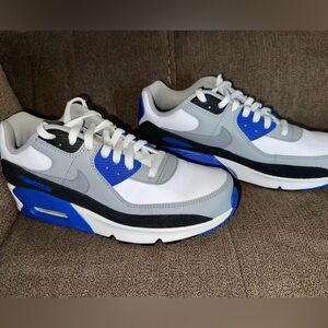 Nike 90’s Air max leather worn less than a handful of times. Mens size 7